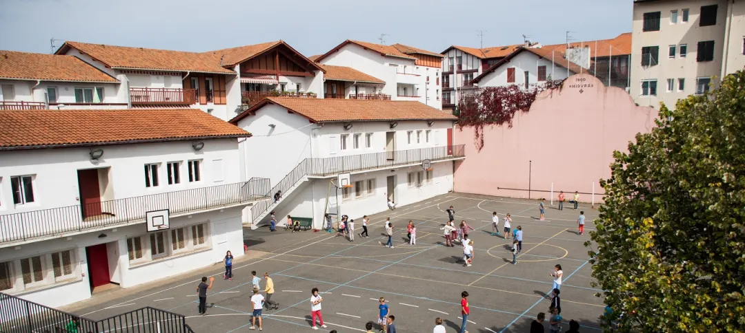 La cour de l'ensemble scolaire St Vincent